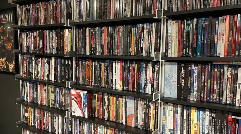 Collection de VHS et DVD porno vintage destinés à une pornothèque participative